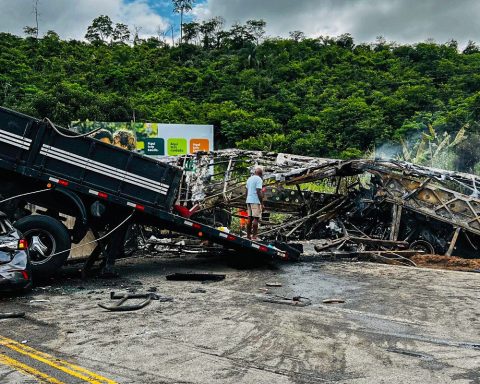 Highway accident leaves 22 dead in Minas Gerais