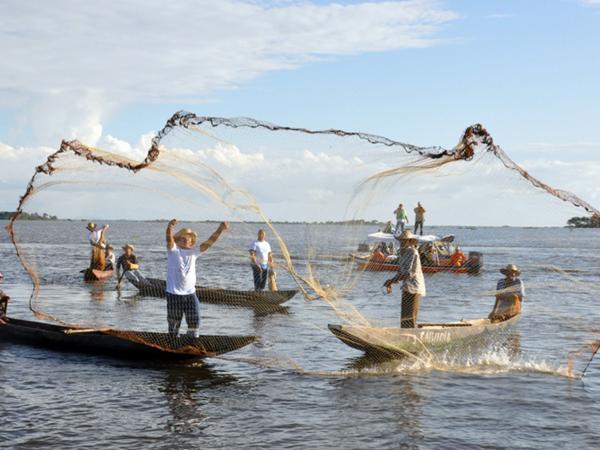 How much does the maritime economy contribute to the GDP in Colombia?