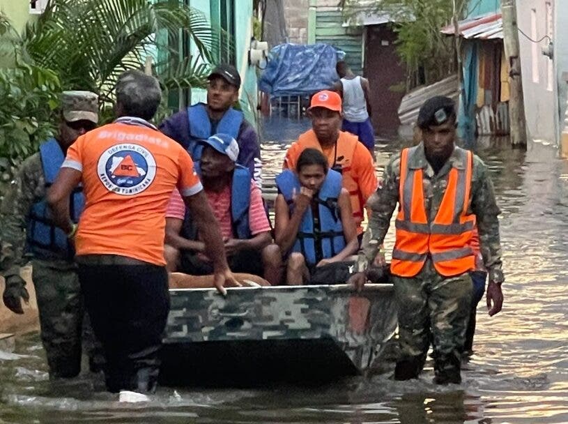 En Puerto Plata, Ciénaga y Laguna siguen inundadas