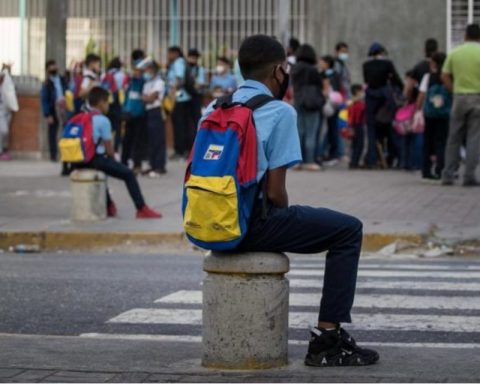 In Venezuela, fewer and fewer young people surpass their parents' educational level