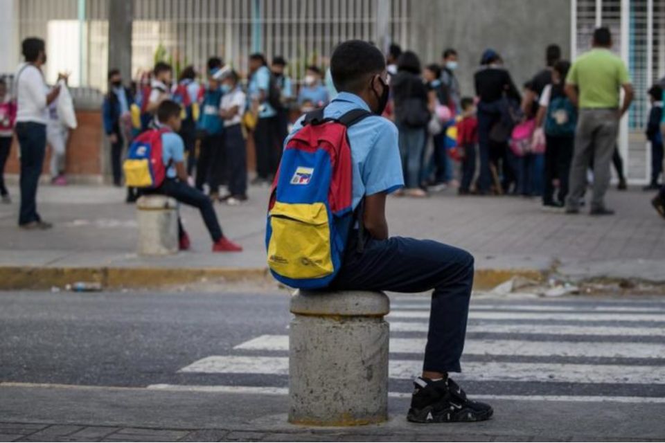 In Venezuela, fewer and fewer young people surpass their parents' educational level