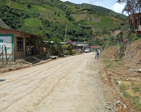 Invías and Findeter sign a contract to transform road corridors in Cauca