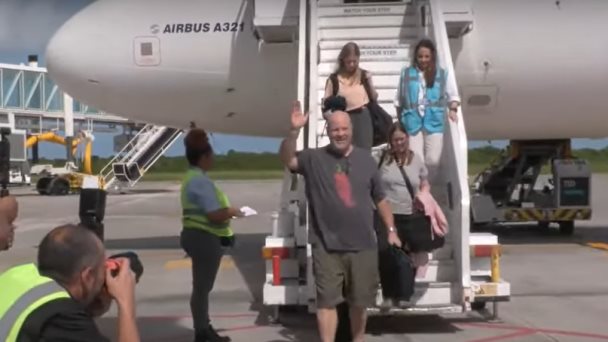 Live: Arrival of the 11 millionth visitor to the Dominican Republic