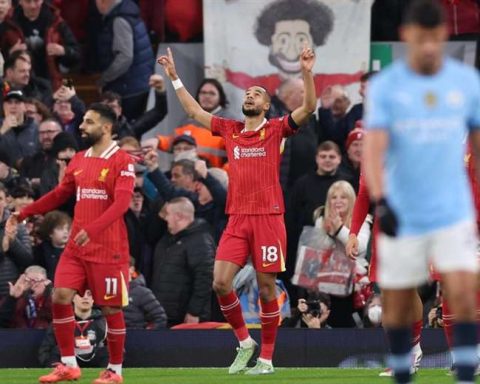 Liverpool beat Manchester City (2-0) and consolidates its position at the top of the Premier League