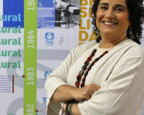 Luciana Zogaib is a finalist in the award for women narrators