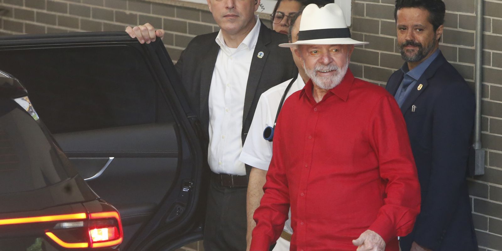 Lula undergoes tests and is released to return to Brasília