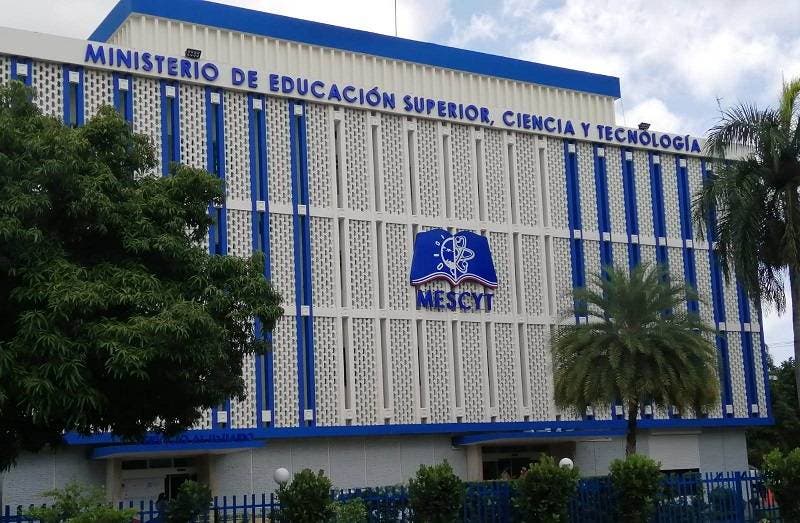 MESCyT informa estudiantes que solicitan pago de ayuda en Rusia no son becados de la institución 