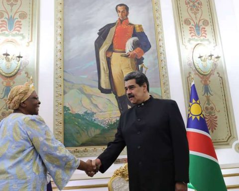 Maduro congratulates the popular victory of Netumbo Nandi-Ndaitwah in Namibia