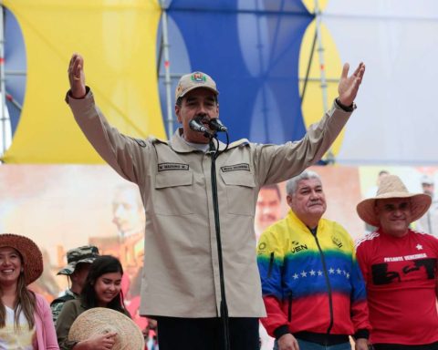 Maduro proposes integrating Militias into the Presidential Honor Guard