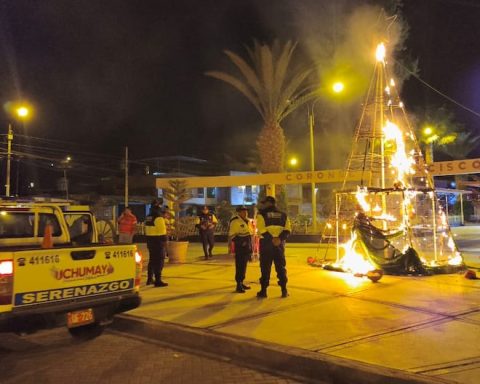 Manipulation of pyrotechnics set fire to the Christmas tree in Arequipa