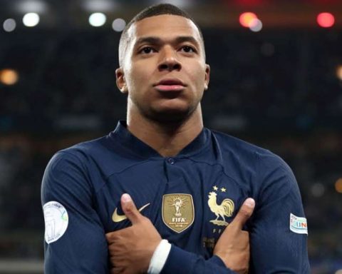 Mbappé maintains pressure on PSG due to delays in his salary