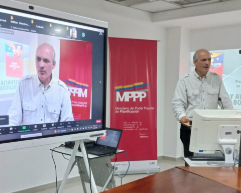 Menéndez: The Historical Block proposes a new social-historical formation