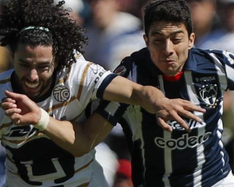 Monterrey thrashes Pumas and sneaks into the semifinals