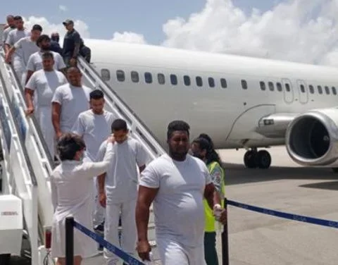 Un grupo de cubanos deportados desde Estados Unidos a la Isla en 2023