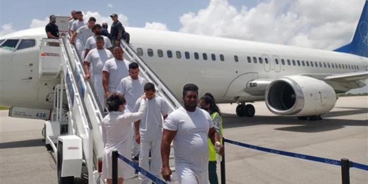 Un grupo de cubanos deportados desde Estados Unidos a la Isla en 2023