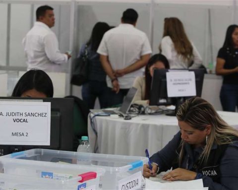 National count enters the final stage and there is a vigil for two candidates for the TSJ