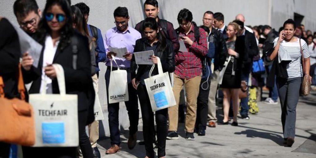 New applications for unemployment benefits in the US fall to their lowest level in a month