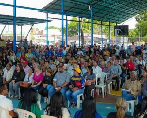 Nominated for justices of the peace carry out house to house in communities