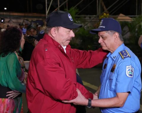 Ortega gives his father-in-law Francisco Díaz another six years as director of the Police