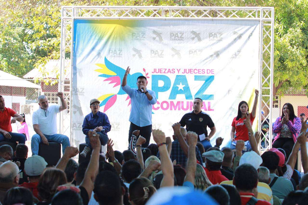 Pedro Infante led a meeting of justice of the peace candidates in Aragua