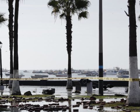 Peruvian Navy: 101 ports closed due to extreme waves