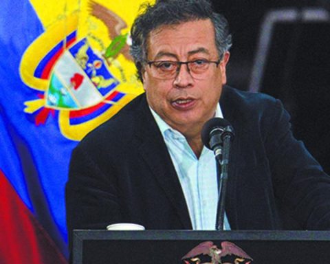 Petro will sign austerity decree to regulate spending in 2025