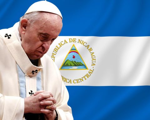 Pope Francis addresses a pastoral letter to Nicaraguans in which he tells them that "faith and hope perform miracles"