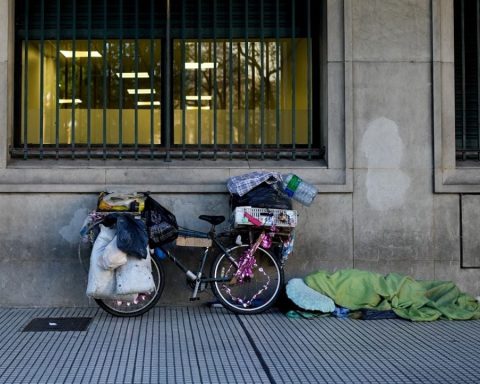 Poverty fell in the third quarter of the year to 38.9%, according to a Government report