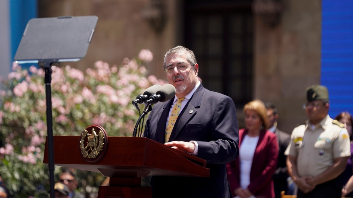 President of Guatemala meets with Nicaraguan activists released by Daniel Ortega