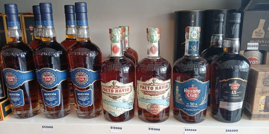 Venta de ron Havana Club y otras bebidas alcohólicas en Santa Clara