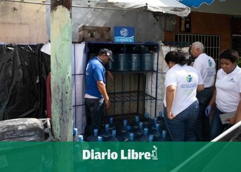 Pro Consumidor seizes water bottles exposed to the sun