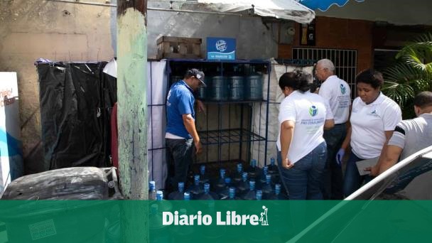 Pro Consumidor seizes water bottles exposed to the sun