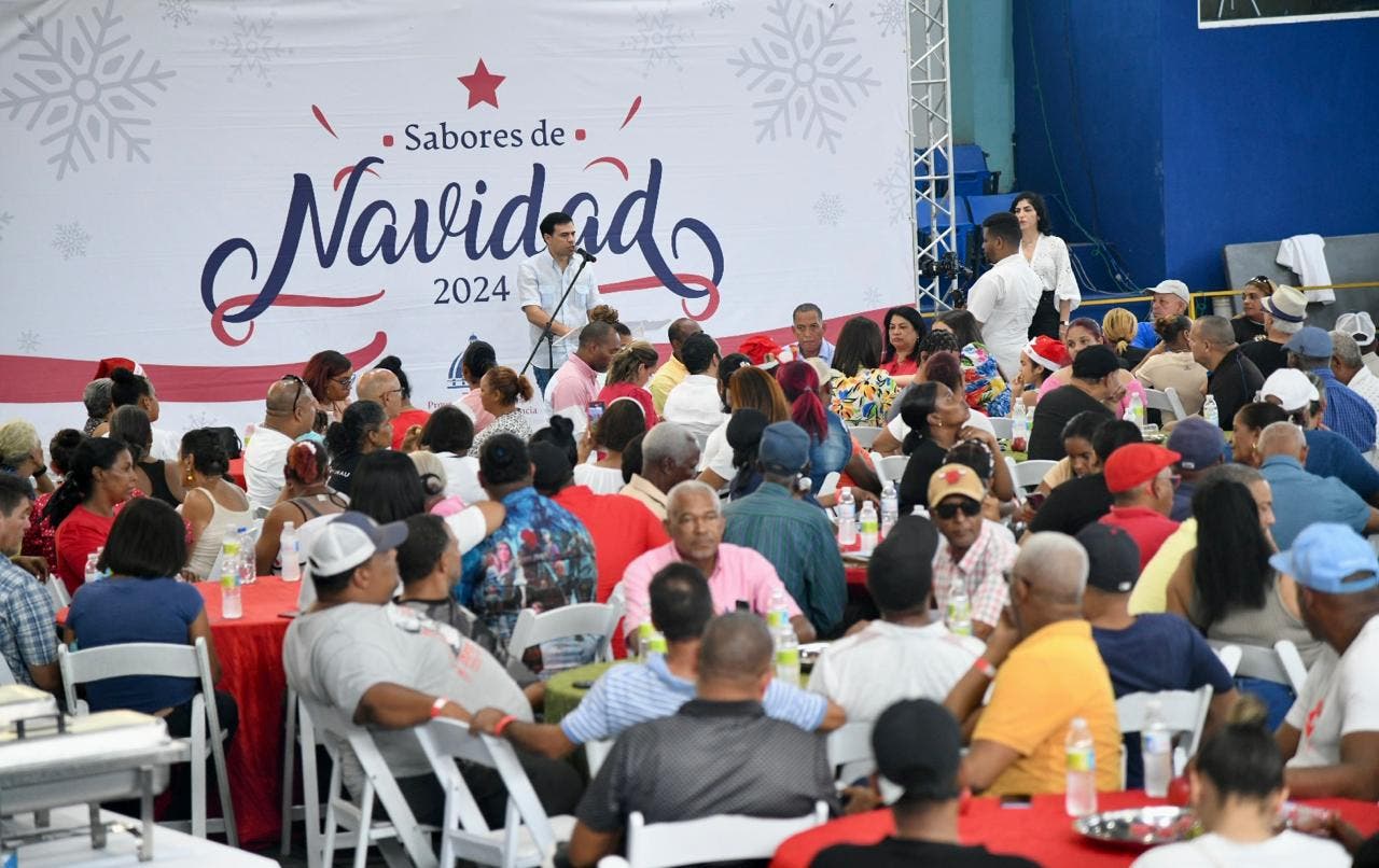 Propeep comparte almuerzo navideño con familias vulnerables del Distrito Nacional