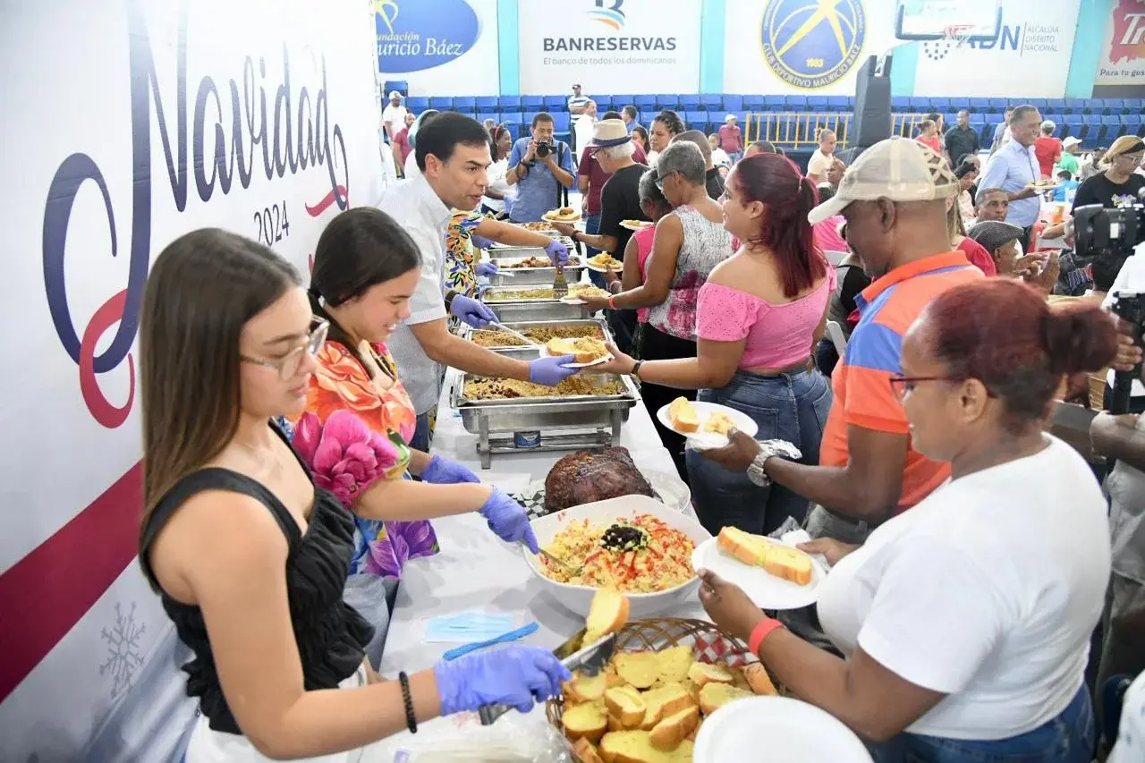 Propeep comparte almuerzo navideño con familias vulnerables del Distrito Nacional