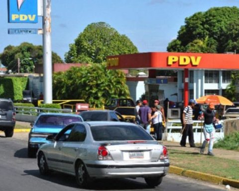 Queues for fuel return in Guyana due to December mobilization and uncertainty