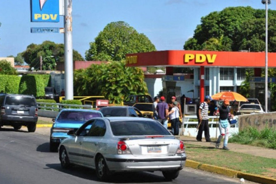 Queues for fuel return in Guyana due to December mobilization and uncertainty