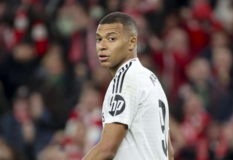 Real Madrid lost (2-1) on their visit to Athletic; Mbappé missed a penalty again