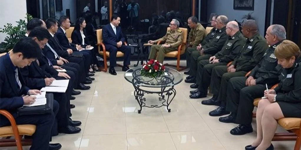 Raúl Castro recibió en La Habana, Cuba, al ministro de Seguridad Pública de China, Wang Xiaohong