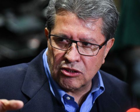 Ricardo Monreal defends Infonavit reform