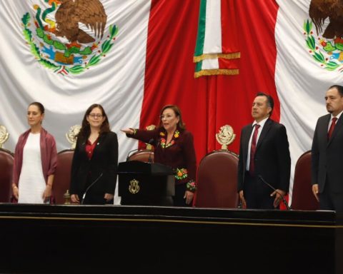 Rocío Nahle takes oath as governor of Veracruz