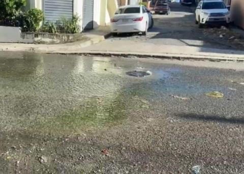 Sanitary drainage in Los Alcarrizos street is a health hazard