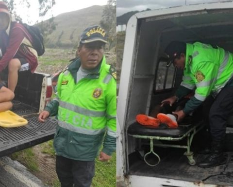 Schoolchildren saved from dying after lightning struck the sports field where they played in Cusco