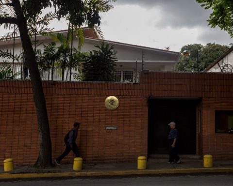 Spain assures that the change of its Ambassador in Venezuela is a "normal process"