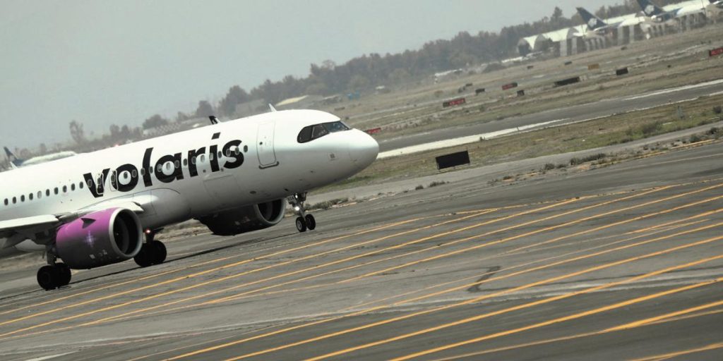 Subject tries to forcibly divert Volaris flight to the US; They land in Guadalajara: “everyone is safe”