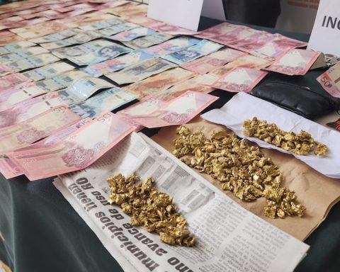 Tacna: Gang scams young woman with the story of “the gold nuggets”