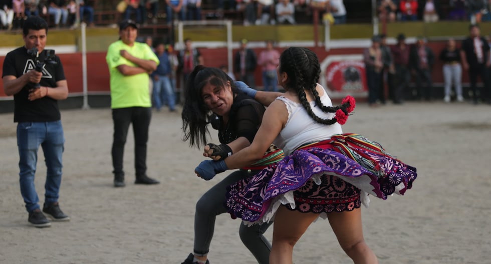 Takanakuy: men and women participate in a peculiar tradition to resolve conflicts (GALLERY)