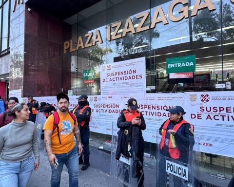 Tenants of Izazaga 89 block avenues of CDMX due to suspension of work