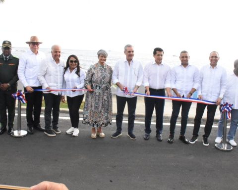 Entregan el remodelado malecón de San Pedro de Macorís