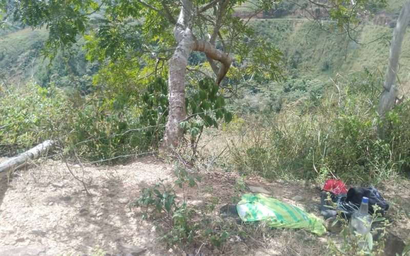 They find the body of a young man in El Hatillo