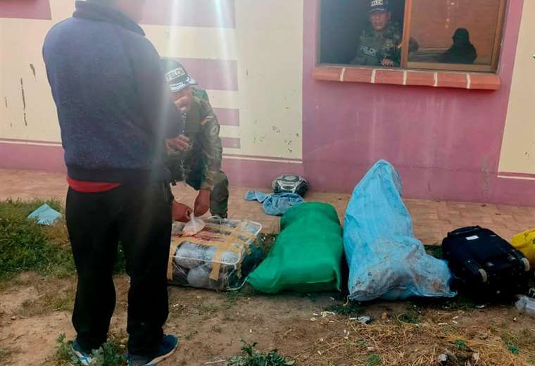 They seize 52 kilos of marijuana that were found in a brick oven in Oruro